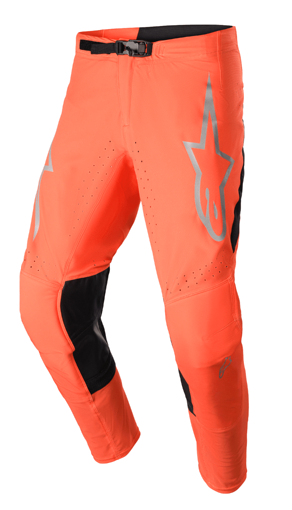 Alpinestars 2023 Supertech Risen Pants, pantaloni da motocross, arancione acceso e nero, logo stella grigio sulla coscia, chiusura regolabile con fibbia, zone di ventilazione traforate e pannelli interni neri rinforzati.
