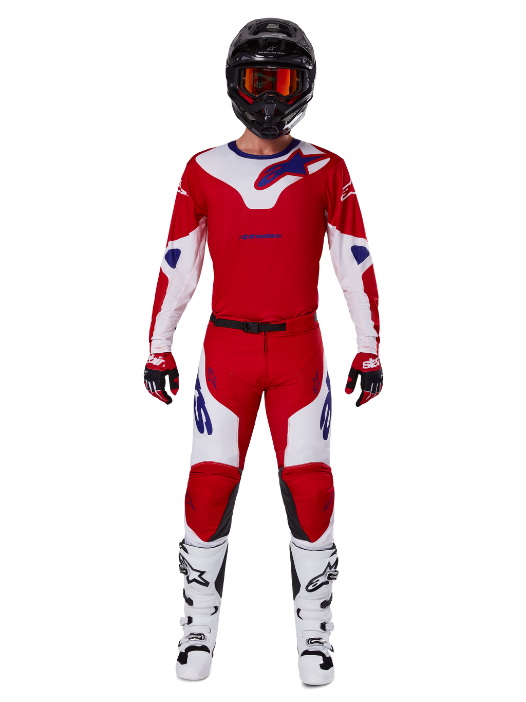 Pantaloni Alpinestars 2025 Racer Veil e set completo di abbigliamento da motocross, rosso acceso e bianco con accenti blu, maglia coordinata, casco nero con occhiali arancioni, stivali bianchi e neri e guanti rossi, look coordinato per gare fuoristrada