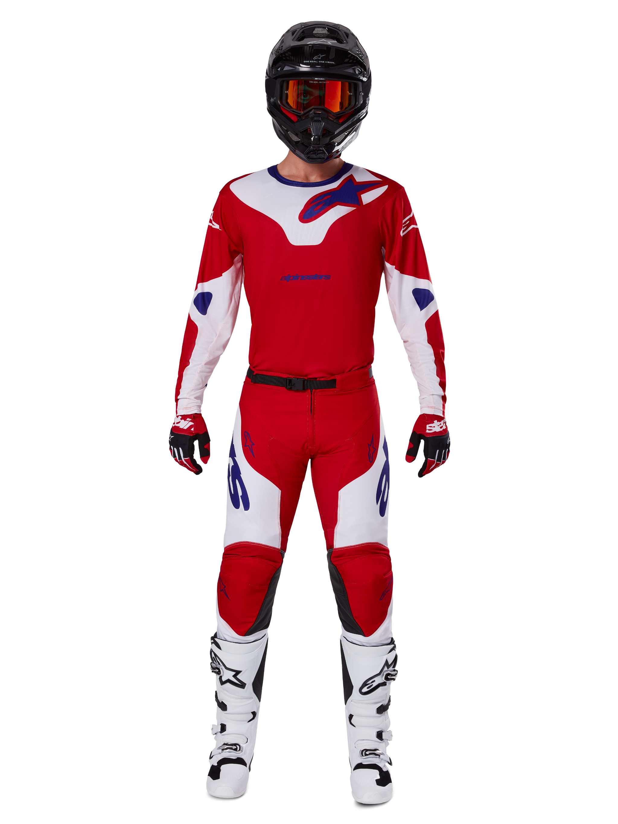Pantaloni Alpinestars 2025 Racer Veil e set completo di abbigliamento da motocross, rosso acceso e bianco con accenti blu, maglia coordinata, casco nero con occhiali arancioni, stivali bianchi e neri e guanti rossi, look coordinato per gare fuoristrada