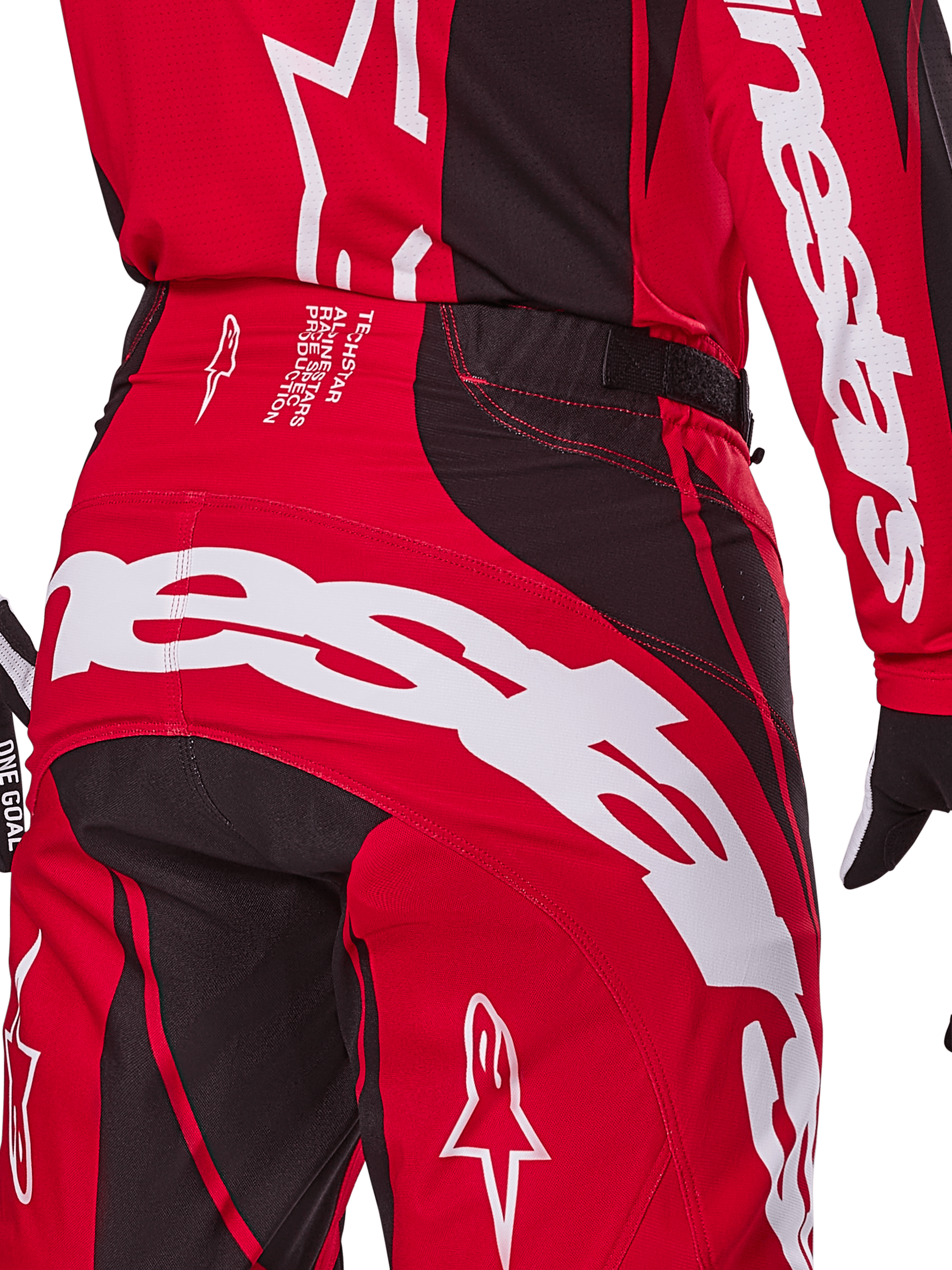 Alpinestars 2025 Techstar Dreem Pants, pantaloni da motocross, rosso acceso e nero, primo piano della zona posteriore della vita e della seduta con branding Alpinestars bianco, pannelli elasticizzati neri e testo tecnico sulla fascia in vita, progettati per prestazioni racing fuoristrada
