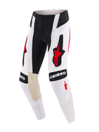 Alpinestars Pantaloni Techstar Knif 2026, pantaloni da motocross, bianco, nero e rosso, con loghi Alpinestars su cosce e ginocchia, inserti interni al ginocchio in pelle di capra color cuoio, dettagli traforati per il flusso d'aria e design racing resistente per competizioni off-road
