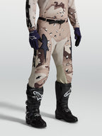 Alpinestars Pantaloni Racer Lone, pantaloni da motocross da uomo, desert camo beige e marrone, in tessuto polyfabric 600D con pannelli interni al ginocchio in pelle.