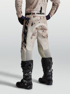 Alpinestars Pantaloni Racer Lone, pantaloni motocross da uomo, camouflage sabbia e nero, pannelli elastici, vista posteriore