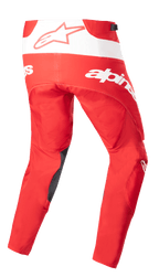 Alpinestars Techstar Arch Pants 2023, pantaloni da motocross, rosso Marte e bianco, vista posteriore con branding bianco vistoso e logo a stella, rinforzi scuri all'interno della gamba, design tecnico per prestazioni fuoristrada