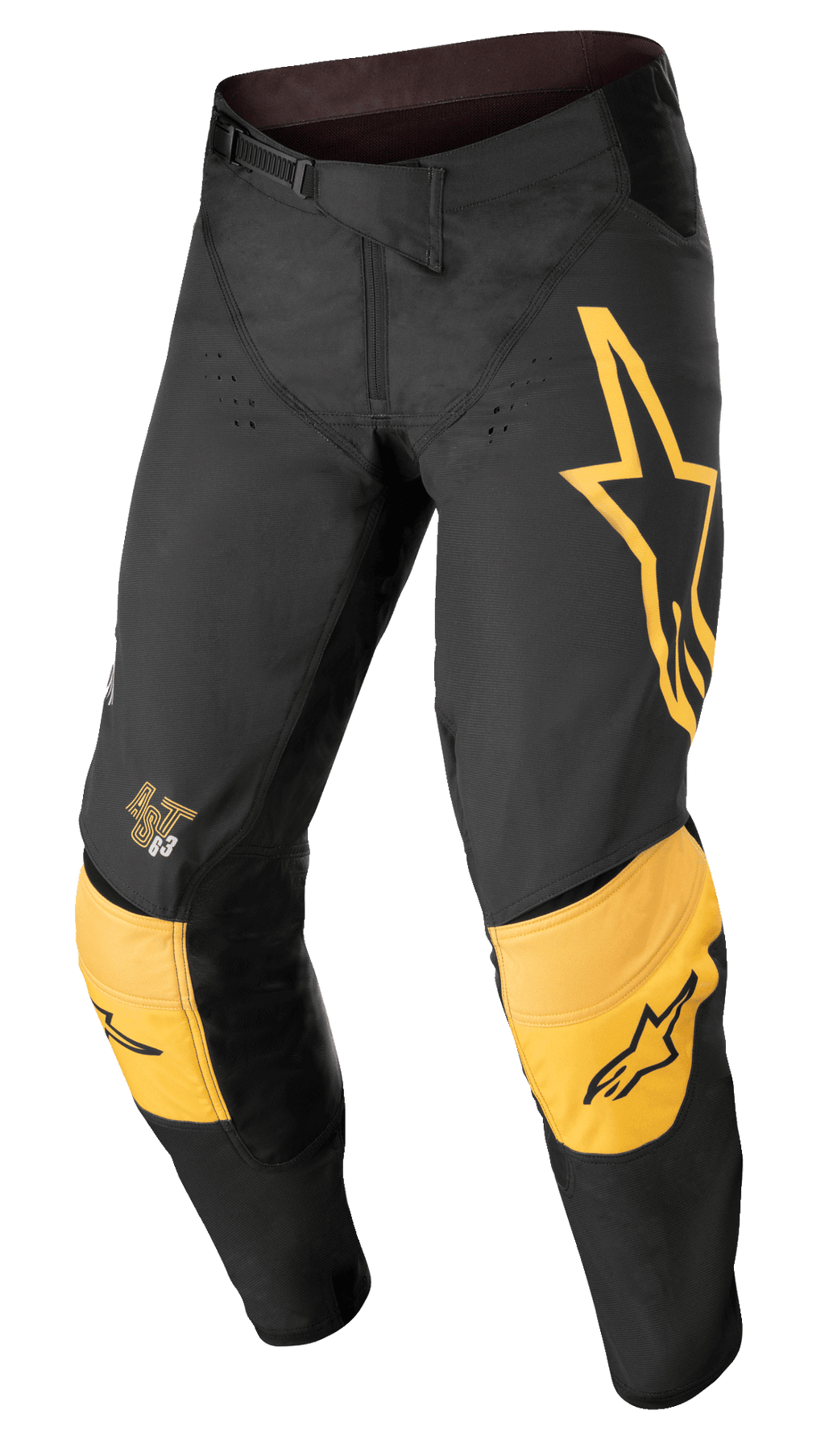 Alpinestars Techstar Quadro Pants, pantaloni da motocross fuoristrada, nero e giallo con accenti tangerine, grande logo a stella giallo sulla coscia sinistra, protezioni ginocchia gialle rinforzate con loghi neri, fori di ventilazione e chiusura a cricchetto in vita per una vestibilità da gara ad alte prestazioni.