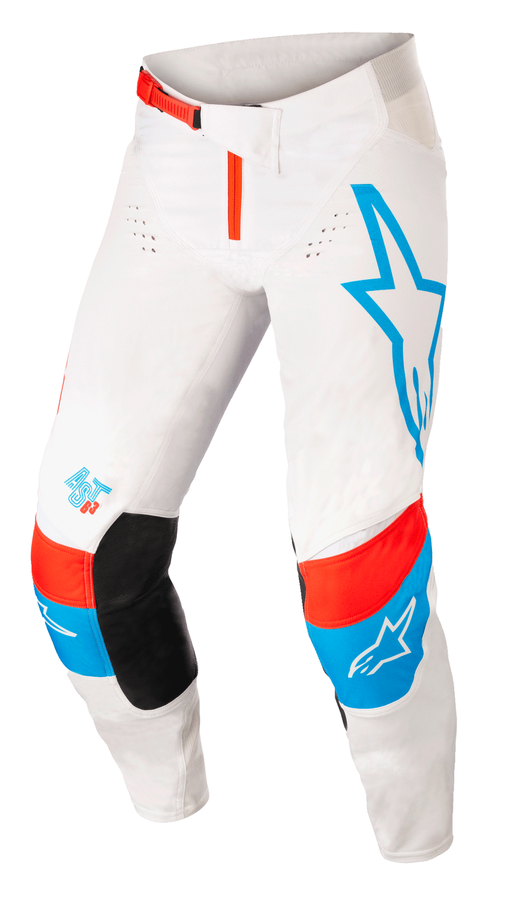 Alpinestars Pantaloni Techstar Quadro, pantaloni da motocross, bianco sporco con accenti blu e rosso neon brillante, grande logo a stella blu sulla gamba sinistra, logo AST 63 sulla gamba destra, inserti neri all'interno del ginocchio, fibbia rossa in vita e zone di ventilazione perforate per prestazioni fuoristrada