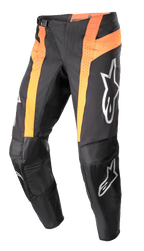 Alpinestars Pantaloni Techstar Sein 2023, pantaloni da motocross, nero e arancione acceso, con pannelli verticali arancioni e ventilazione traforata, aree delle ginocchia rinforzate in pelle, loghi argento su cosce e stinchi e design con vestibilità race.