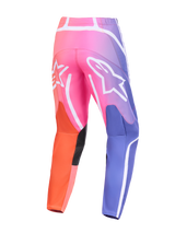 Alpinestars 2026 Fluid Apex Pants, pantaloni da motocross, sfumatura rosa, arancione e viola, vista posteriore con grandi loghi Alpinestars bianchi e strisce diagonali, pannelli rinforzati per prestazioni off-road