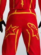 Alpinestars Pantaloni Fluid Apex V2, pantaloni motocross rosso e oro con carré rinforzato e grafiche a stella