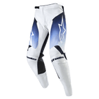 Alpinestars 2024 Racer Hoen Pants, pantaloni da motocross, bianco con pannelli blu navy e azzurro, logo a stella bianco, scritte Alpinestars sulle ginocchia, dettagli neri e design sportivo per fuoristrada