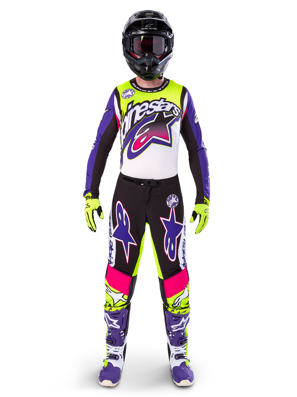 Pilota di motocross con abbigliamento completo da gara, maglia e pantaloni Limited Edition Supertech Dirt Studios in bianco, viola e giallo fluo, casco nero con occhiali, stivali viola e bianchi, completo coordinato dai colori vivaci per motocross fuoristrada