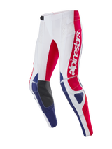 Alpinestars Limited Edition Techstar Fortitude Pants, pantaloni da motocross, rosso acceso, bianco e blu, con striscia rossa verticale e marchio Alpinestars, accenti geometrici blu e pannelli rinforzati neri sull'interno ginocchio per corse fuoristrada