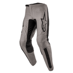 Pantaloni Alpinestars Fluid Lurv 2024, pantaloni da motocross, Mud Black, caratterizzati da un telaio principale grigio-beige con pannelli elastici neri sull'interno gamba e sulle ginocchia, prominente logo Alpinestars nero sulla coscia, design ergonomico pre-curvato per la guida fuoristrada