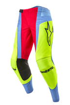 Alpinestars 2024 Techstar Ocuri Pants, pantaloni da motocross, azzurro, giallo fluo e rosso berry, con pannelli interni neri alle ginocchia, logo Alpinestars evidente e vivaci pannelli multicolore per corse fuoristrada