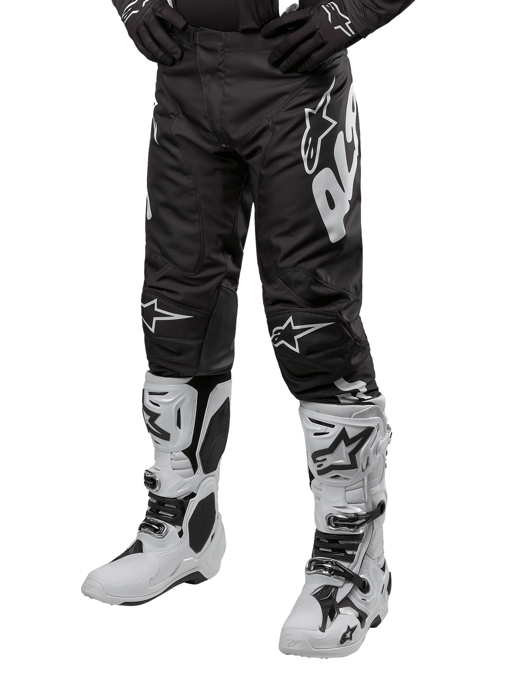 Alpinestars 2024 Racer Hana Pants, pantaloni da motocross neri con loghi bianchi, abbinati a stivali bianchi e guanti neri, abbigliamento sportivo per fuoristrada
