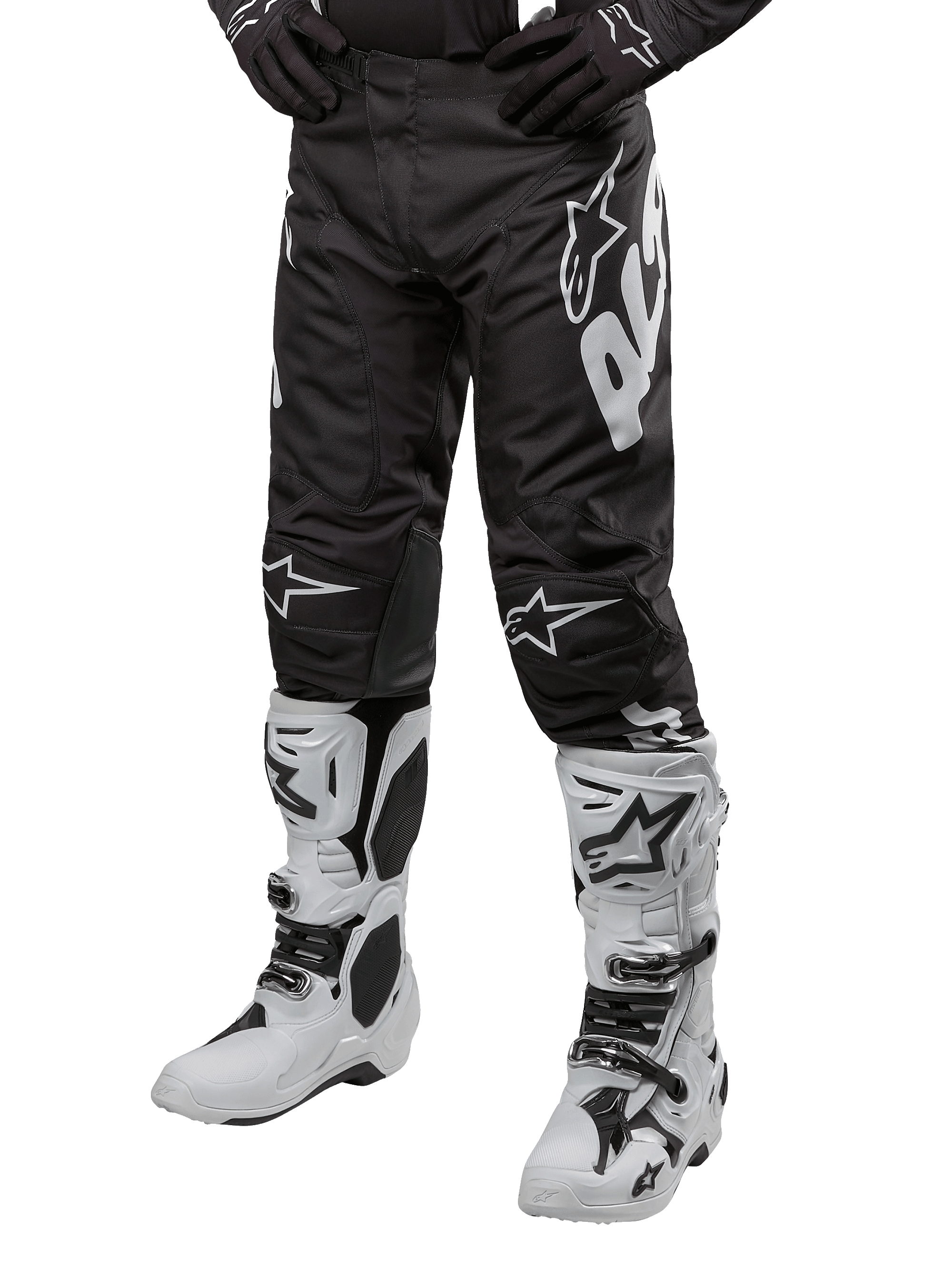 Alpinestars 2024 Racer Hana Pants, pantaloni da motocross neri con loghi bianchi, abbinati a stivali bianchi e guanti neri, abbigliamento sportivo per fuoristrada