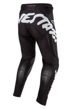 Alpinestars 2024 Racer Hana Pants, pantaloni da motocross, nero con grande logo Alpinestars bianco sulla parte posteriore, pannelli in mesh traspirante sulle gambe, vista da dietro, equipaggiamento protettivo per fuoristrada