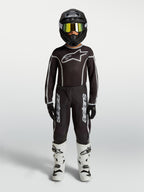 Alpinestars pantaloni Fluid Apex V2 ragazzo, completo da motocross nero e argento con maglia coordinata e stivali bianchi