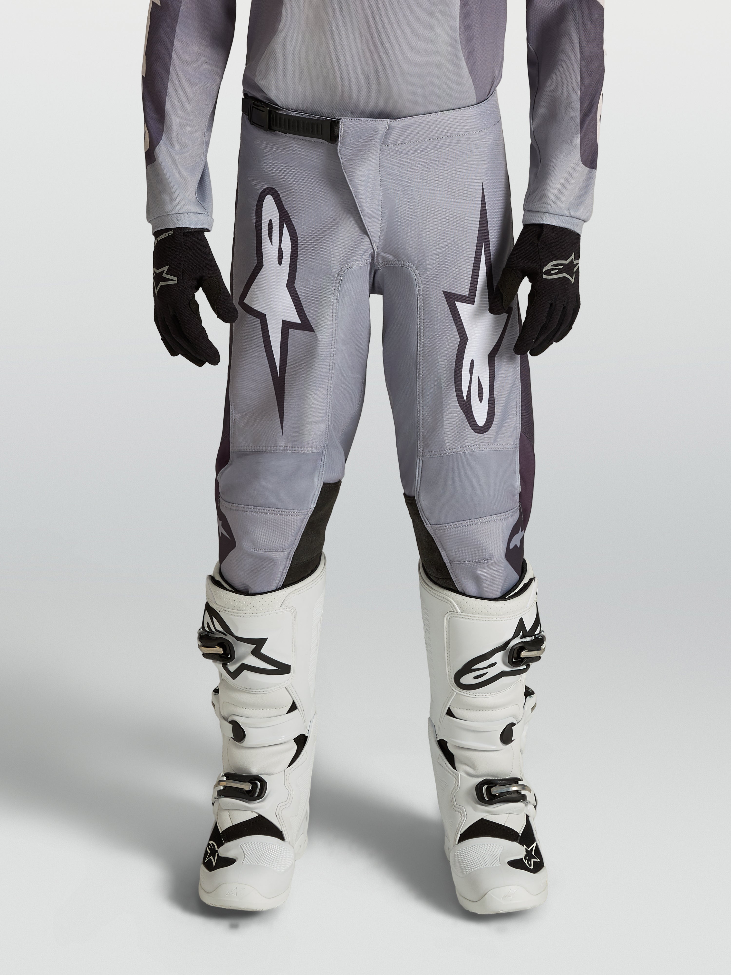 Alpinestars Pantaloni Fluid Amber Ragazzo, pantaloni da motocross grigi e neri, vestibilità sportiva per fuoristrada