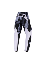 Pantaloni Alpinestars Youth Fluid Lahnd 2026, pantaloni da motocross, Iron Camo, vista posteriore con motivo astratto bianco e nero, pannelli bianchi sull'interno gamba e vistoso marchio 'astars' sul carré posteriore, abbigliamento off-road resistente per giovani piloti