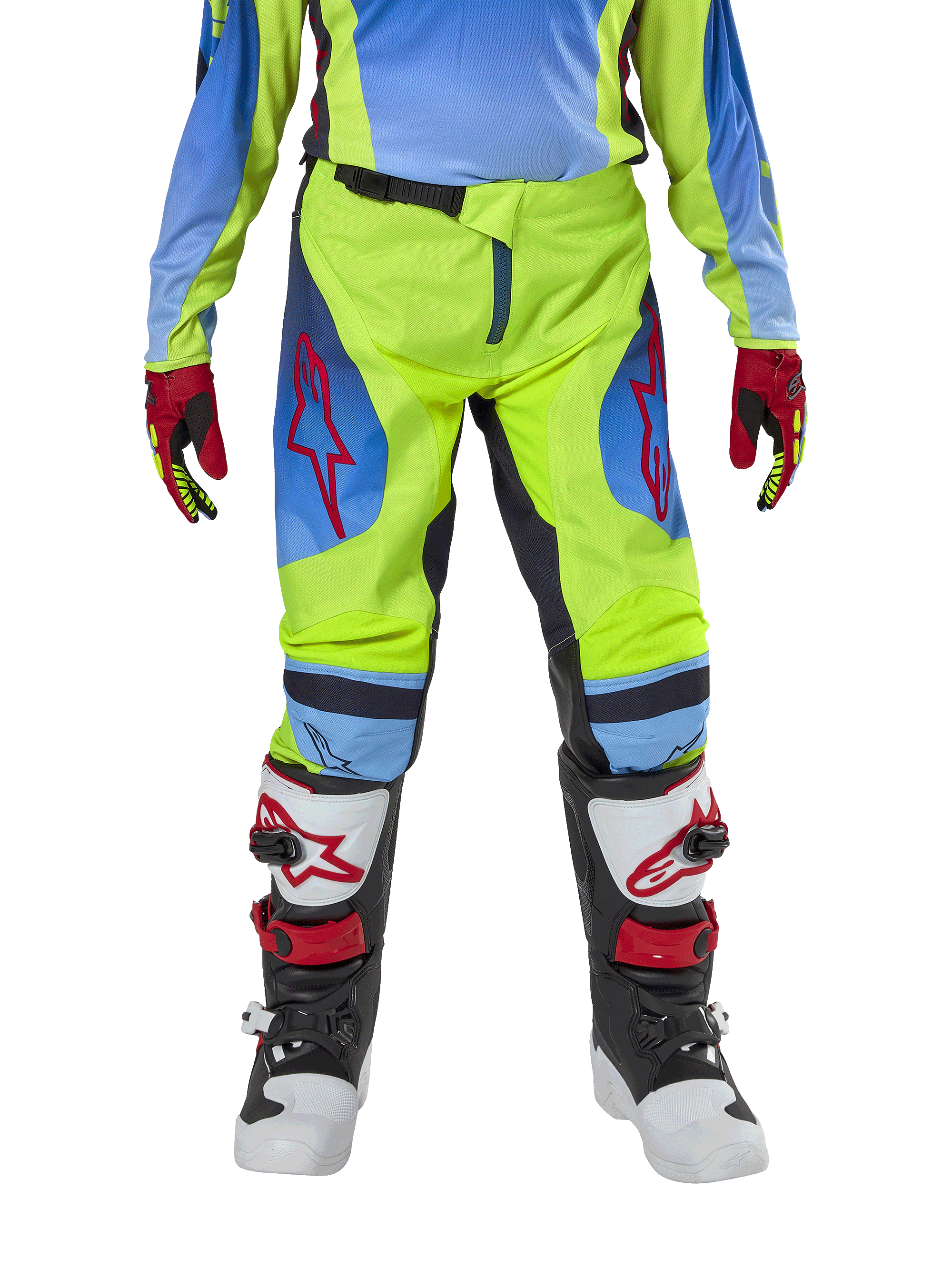 Alpinestars pantaloni Youth Racer Hoen 2024, pantaloni da motocross, giallo fluo e blu navy, con loghi a stella rossi sulle cosce, indossati con maglia coordinata, guanti rossi e neri e stivali da motocross bianchi, neri e rossi, equipaggiamento resistente per il fuoristrada
