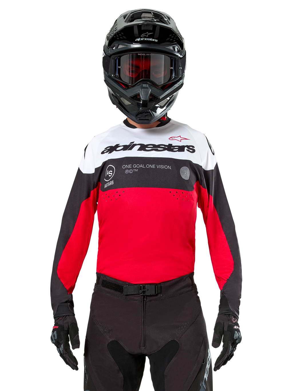 Maglia Alpinestars Pro-Dura, maglia da motocross, nero, rosso acceso e bianco, indossata con casco e occhiali neri, design sportivo con logo Alpinestars in evidenza e traforatura laser, abbigliamento tecnico per enduro e corse off-road