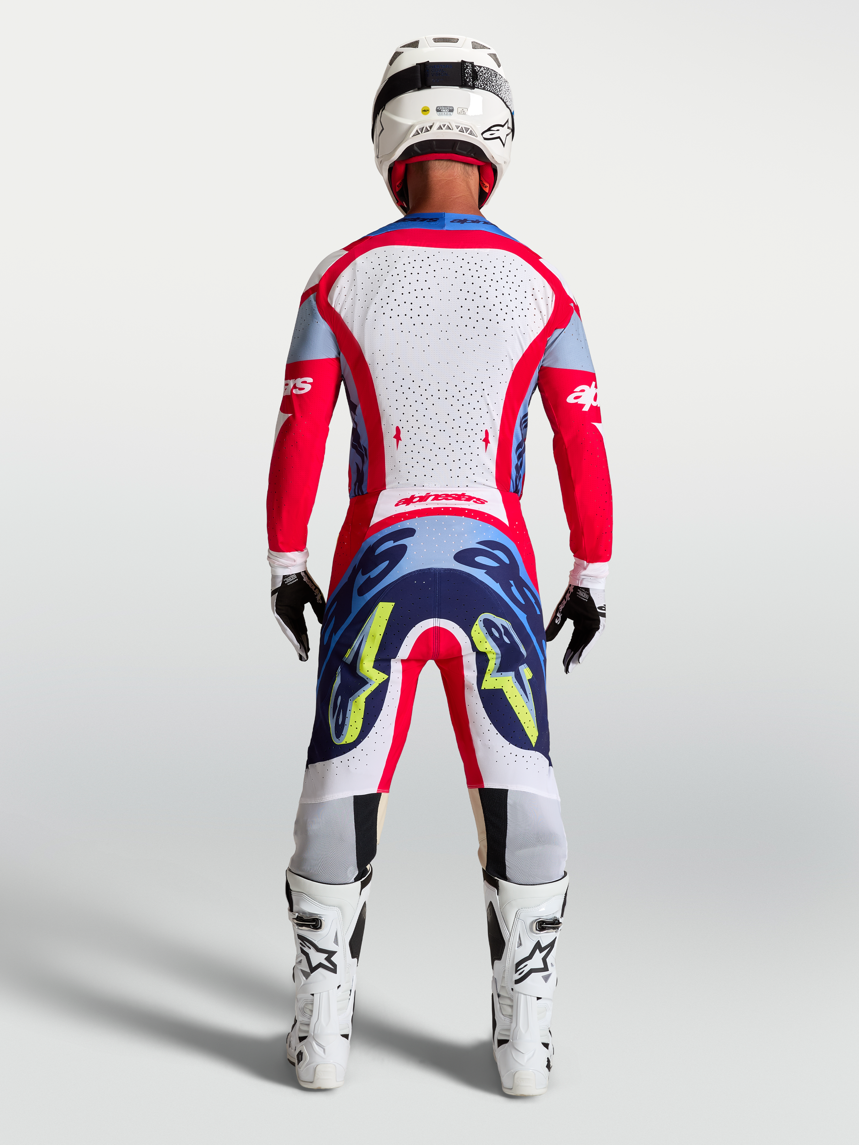 Alpinestars maglia Supertech Dyna e Gear Set 2027, completo da motocross per uomo rosso fuoco e bianco, vista posteriore.