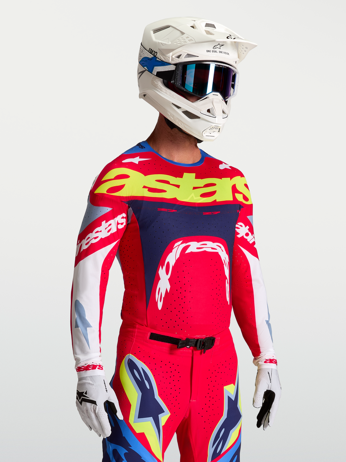 Alpinestars Maglia Supertech Dyna, maglia da motocross racing da uomo, rosso fuoco e blu navy con pannelli in mesh elasticizzato ventilato e dettagli gialli, vestibilità atletica professionale