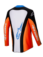 Alpinestars Techstar Melt Jersey 2025, maglia da motocross, vista posteriore, arancione, bianco e nero con accenti blu, pannello centrale bianco con logo blu, maniche arancioni con branding bianco, abbigliamento da gara off-road ad alte prestazioni