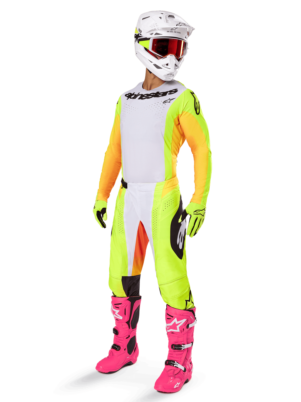 Pilota di motocross con completo da gara Alpinestars: maglia Techstar Melt 2025 con parte anteriore bianca, pannelli gialli e maniche arancioni, pantaloni coordinati gialli e bianchi, casco bianco con maschera rossa e stivali rosa acceso, kit professionale per fuoristrada