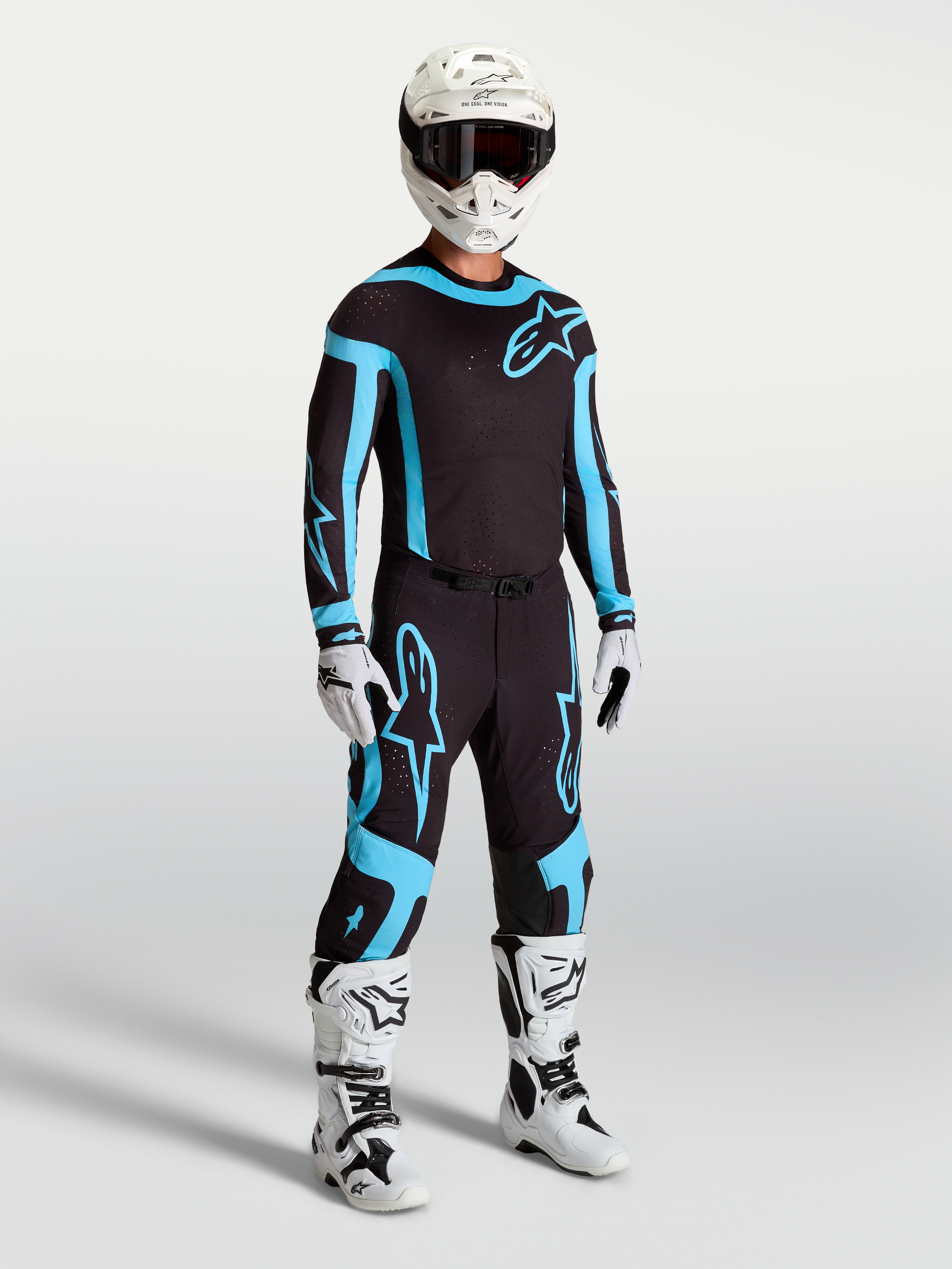 Alpinestars maglia Supertech Vesta e Supertech Vesta Gear Set, completo da motocross nero e turchese, vestibilità racing.