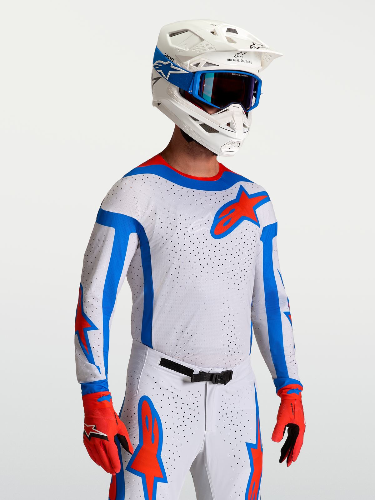Alpinestars Maglia Supertech Vesta, maglia motocross pro-level bianca, blu e rossa, mesh elasticizzato con vestibilità atletica.
