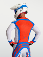 Alpinestars Maglia Supertech Vesta, maglia da motocross da uomo, rosso e blu, con perforazioni laser-cut traspiranti.