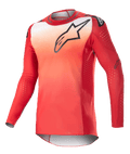 Alpinestars 2023 Supertech Risen Jersey, maglia da motocross a maniche lunghe, gradiente rosso Mars e bianco, logo Astars nero sul petto, maniche traforate con puntini di ventilazione bianchi, vestibilità atletica race per prestazioni fuoristrada