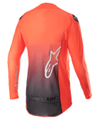 Alpinestars Supertech Risen Jersey 2023, maglia da motocross, arancione acceso e nero, vista posteriore con design sfumato da arancione a nero, grande logo a stella bianco sulla schiena e tessuto a rete traspirante per prestazioni fuoristrada.