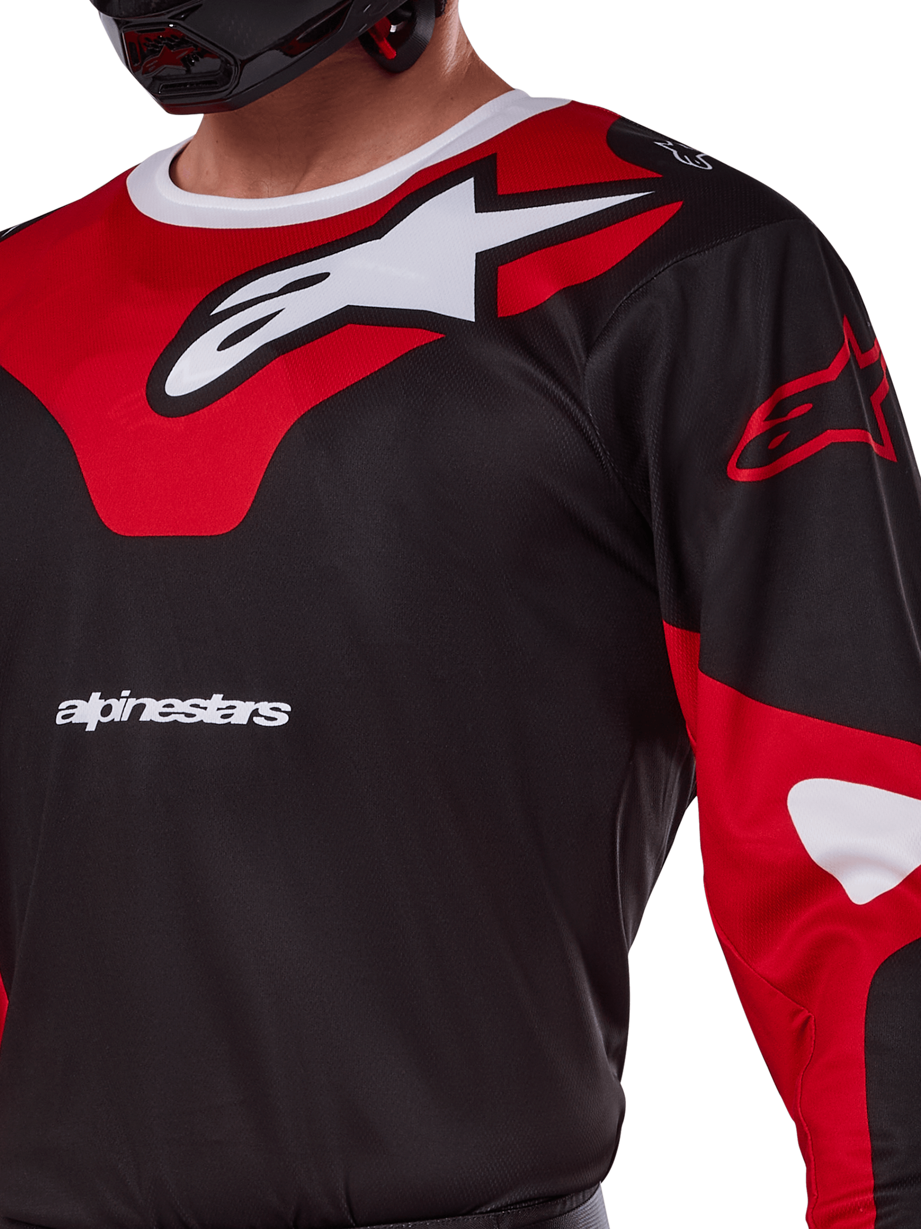 Maglia Alpinestars Racer Veil 2025, maglia da motocross, nero e rosso vivace, primo piano con grande logo Astars bianco su un pannello rosso sul petto, scritta del marchio bianca e tessuto tecnico traspirante.