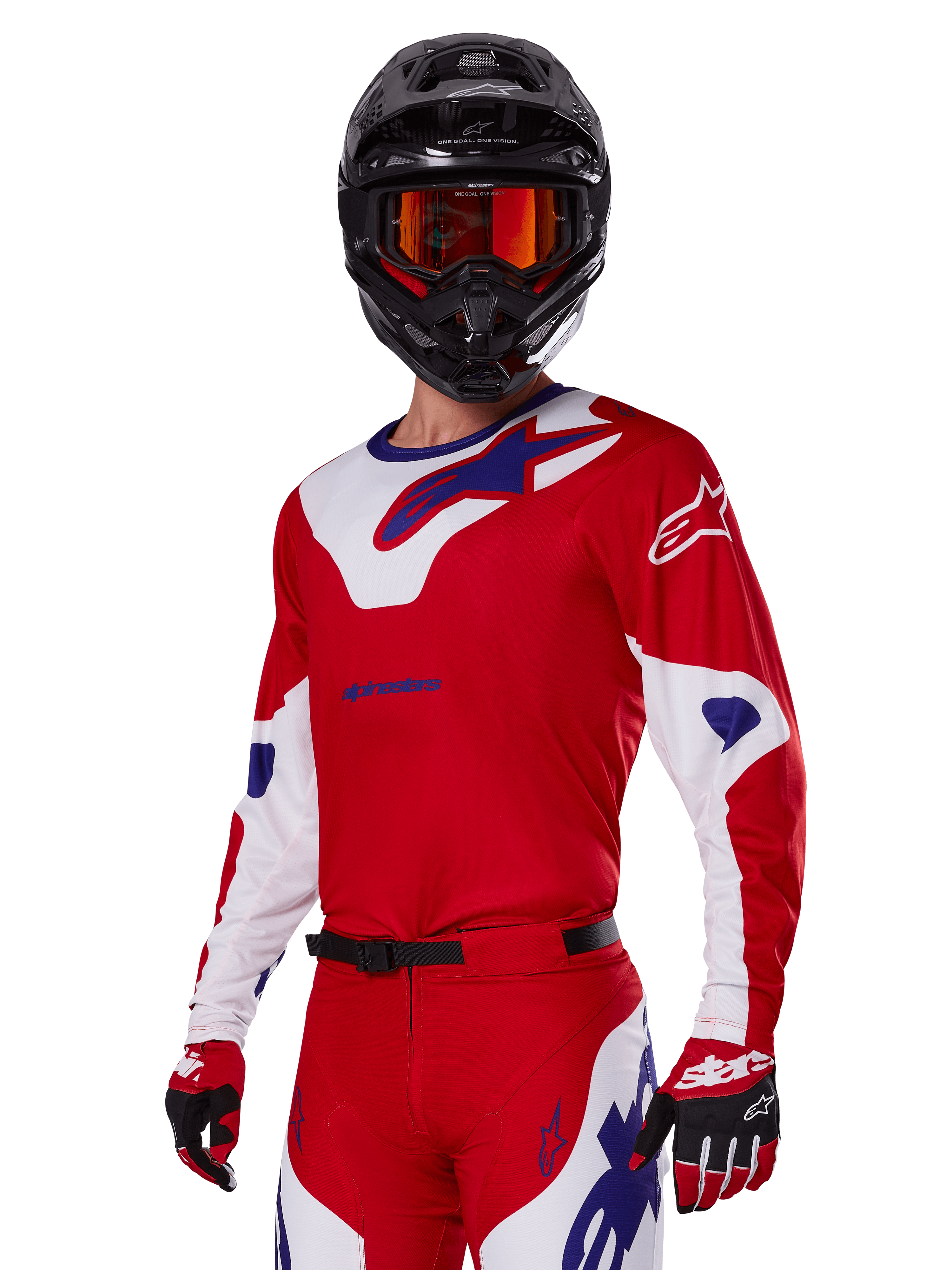 Set Gear Alpinestars Racer Veil 2025, pilota di motocross con maglia e pantaloni da gara rossi, bianchi e blu, casco nero con occhiali a specchio arancioni, guanti rossi e bianchi, abbigliamento tecnico per fuoristrada con loghi evidenti