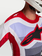 Alpinestars Maglia Techstar Maven, maglia da motocross racing per uomo, rossa e viola, perforazioni tagliate al laser sulle spalle, vestibilità atletica da gara, logo Alpinestars sul petto