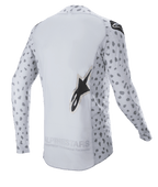 Alpinestars 2023 Supertech North Jersey, maglia da motocross, grigio Haze e nero, vista posteriore con motivo astratto a macchie su maniche e lati, grande logo a stella, pannello posteriore allungato e struttura traspirante ad alte prestazioni