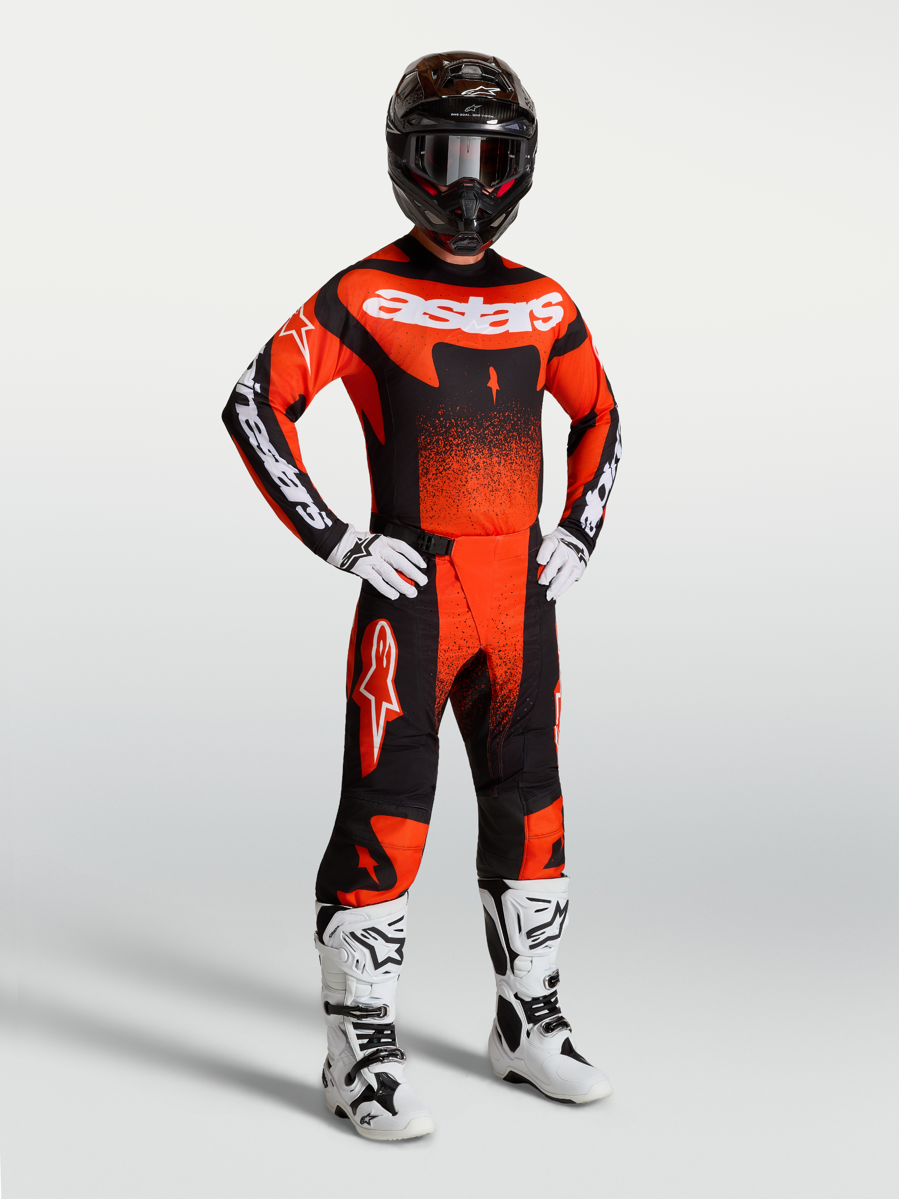 Alpinestars Techstar Swan Gear Set e Maglia, completo da motocross per uomo, rosso cardinale e nero, con stivali bianchi