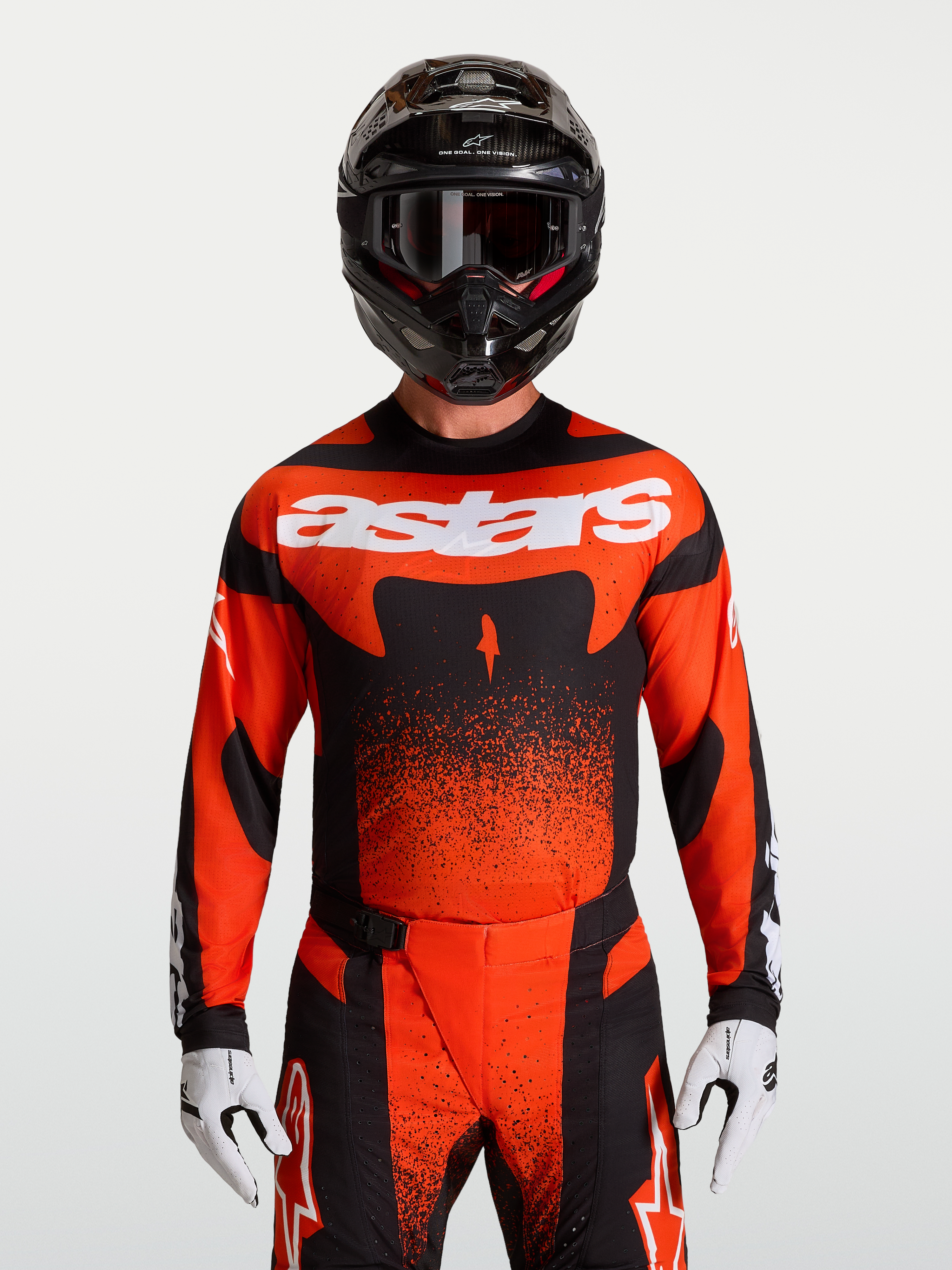 Maglia Alpinestars Techstar Swan, maglia da motocross uomo, rosso cardinale e nero, vestibilità atletica da gara su modello.