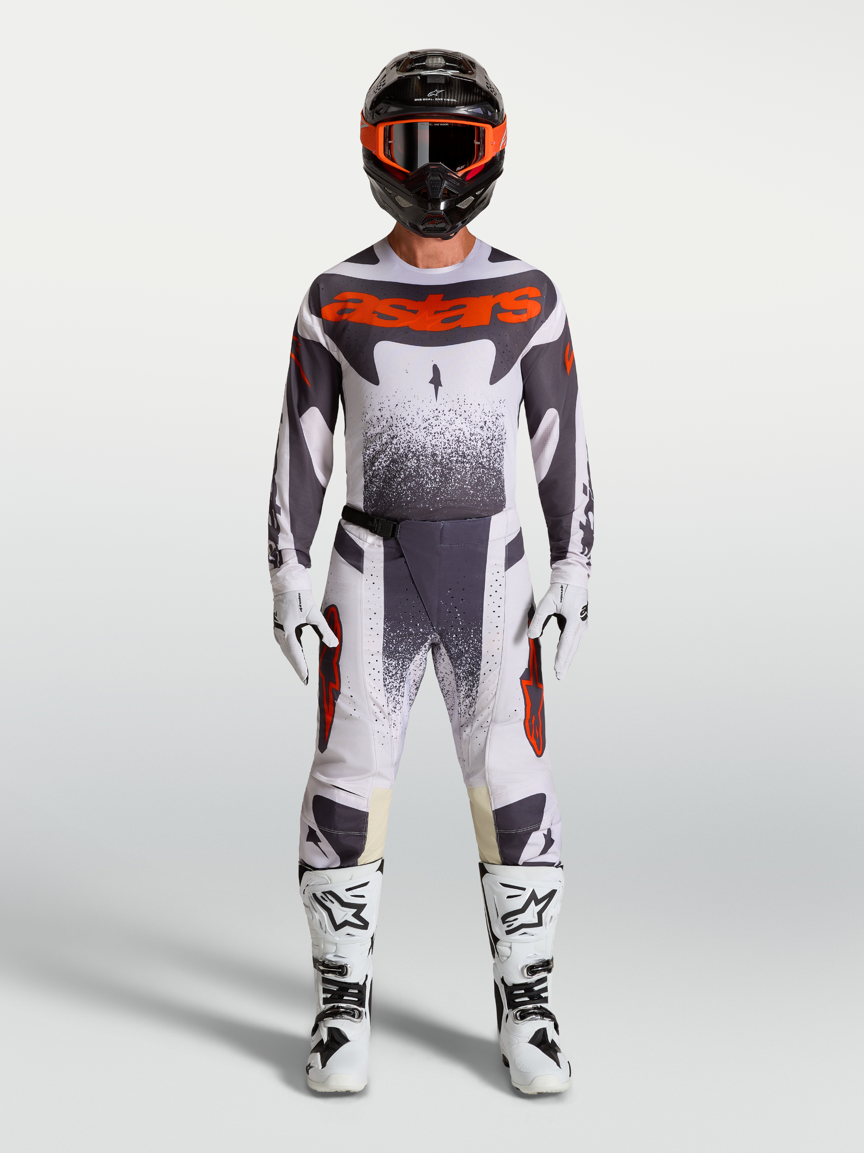 Alpinestars Techstar Swan Gear Set e Maglia Techstar Swan, completo da motocross grigio e rosso fluo, maglia e pantaloni racing per performance off-road.