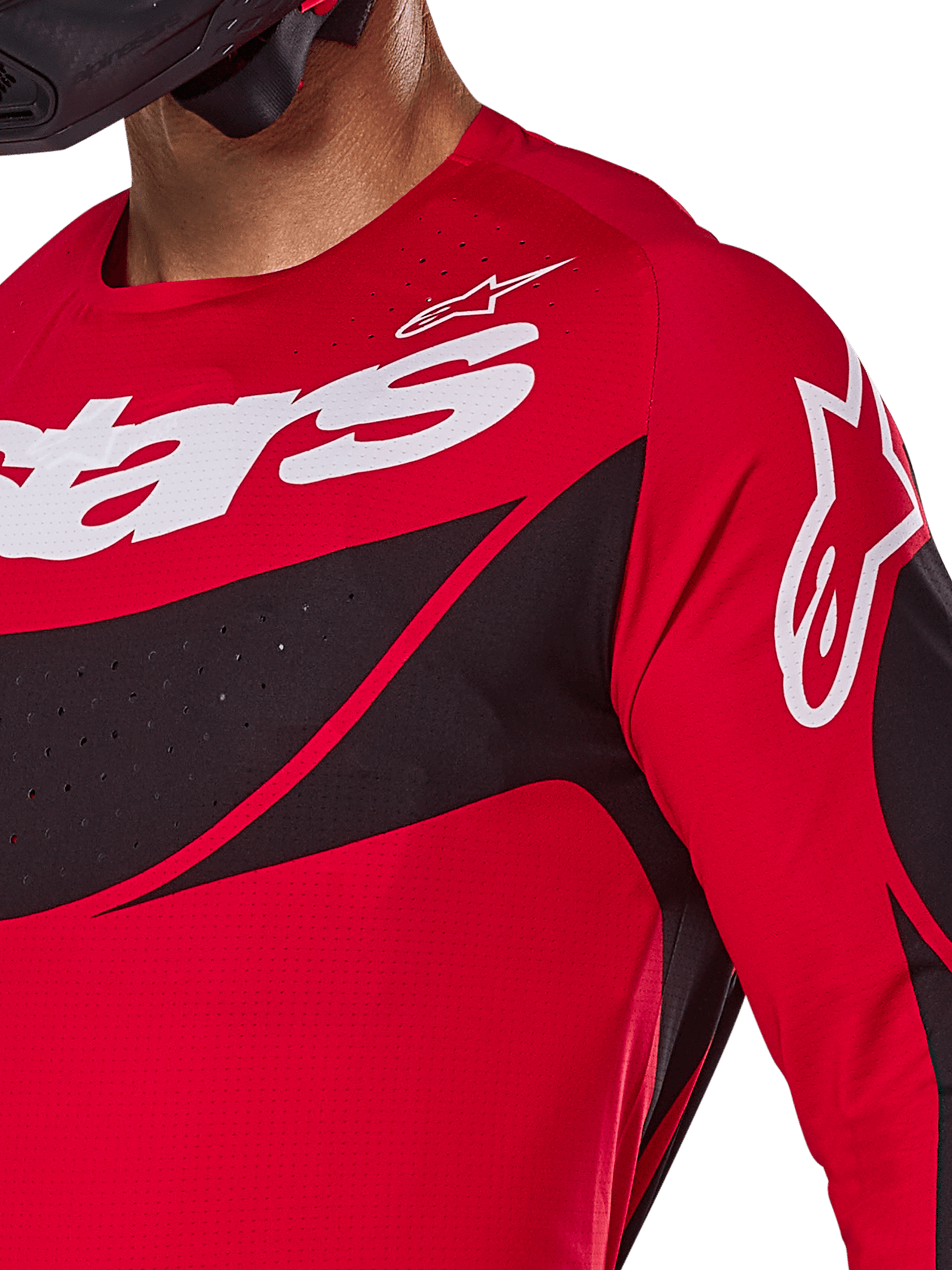Maglia Alpinestars 2025 Techstar Dreem, maglia da motocross, rosso acceso e nero, vista ravvicinata di petto e spalla con logo bianco, pannelli diagonali neri con perforazioni tagliate al laser per la ventilazione, vestibilità atletica da gara per prestazioni fuoristrada.