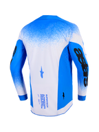 Alpinestars 2026 Supertech Scenz Jersey, vista posteriore, Blu Ucla e bianco, maglia da motocross professionale con costruzione in mesh e perforazioni tagliate al laser, con grafiche nere audaci sulle maniche e branding tecnico sul retro.
