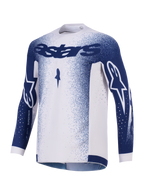 Alpinestars Supertech Scenz Jersey 2026, maglia da motocross, grigio chiaro e blu scuro, con branding Astars blu scuro su petto e maniche, motivo a puntini sfumato, perforazioni laser per la ventilazione, abbigliamento da gara fuoristrada professionale