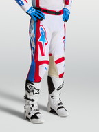 Alpinestars Pantaloni Racer Hunt, pantaloni motocross da uomo, colore bianco, rosso e blu, con gambe pre-curvate e ginocchia interne in pelle rinforzata.