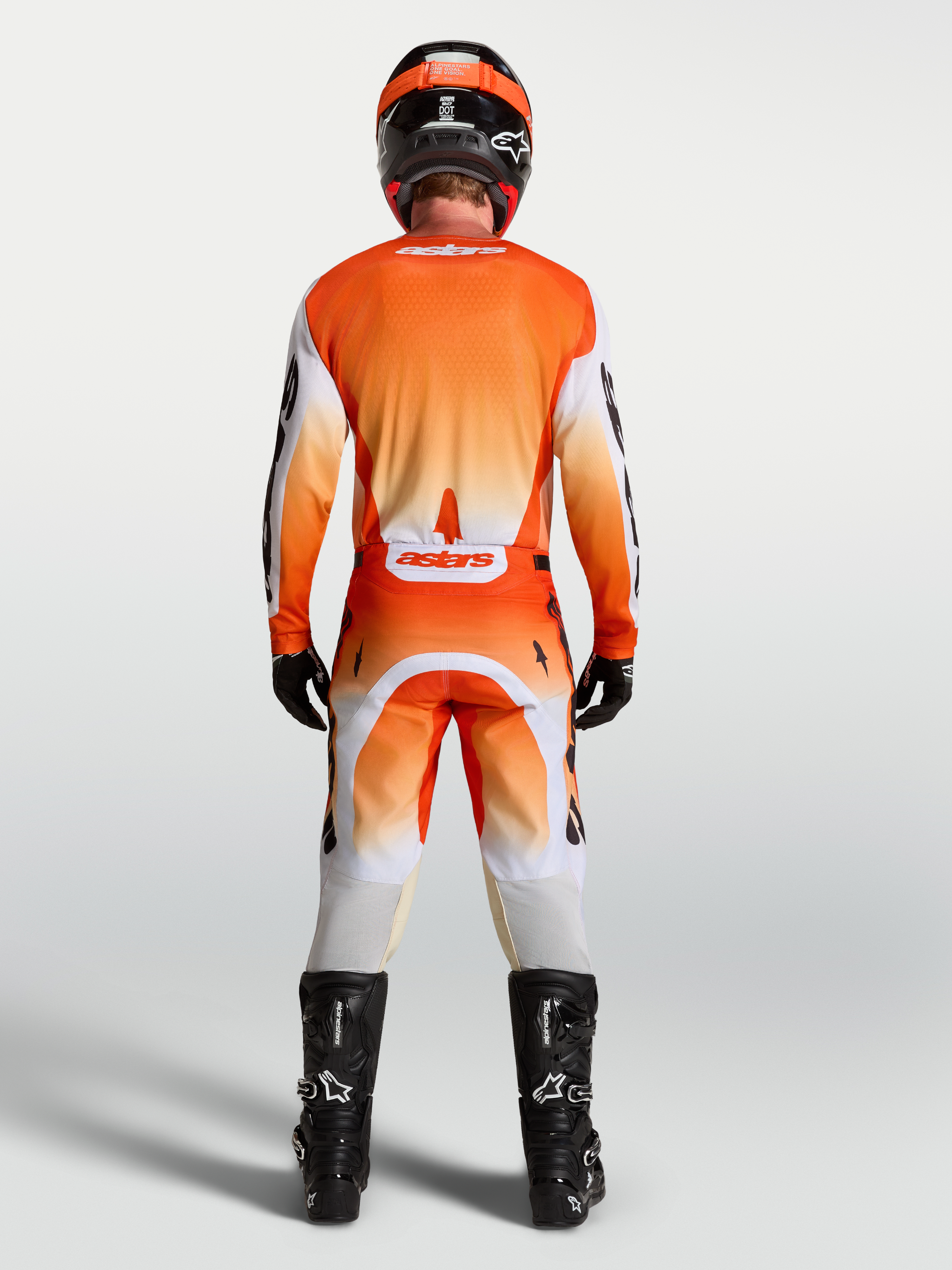 Alpinestars pantaloni Racer Amber AND Racer Amber Gear Set, completo motocross da uomo arancione e bianco, vista posteriore.