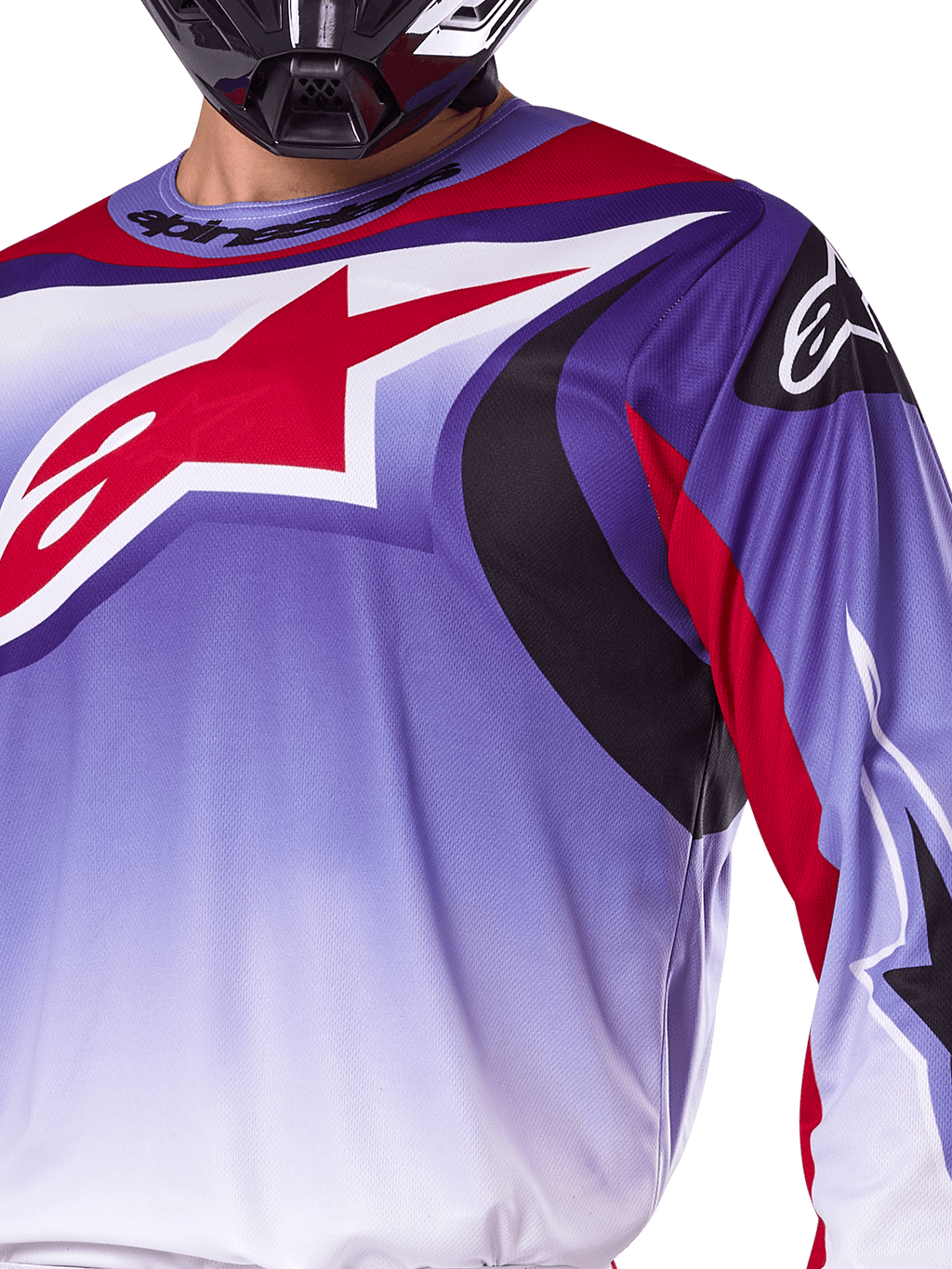 Alpinestars 2025 Fluid Wurx Jersey, maglia da motocross, viola e rosso brillante, primo piano del pilota con grande logo a stella Alpinestars rosso sul petto, accenti grafici curvi neri e rossi, vestibilità atletica per corse fuoristrada