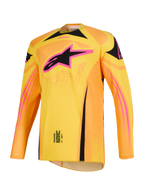Maglia Techstar Nomur 2026 Alpinestars, maglia da motocross in arancione, giallo e rosa, con un prominente logo Alpinestars a stella rosa e nero sul petto, maniche lunghe con vestibilità atletica da gara, capo tecnico per competizioni off-road