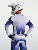 Alpinestars Maglia Racer Air Amber, maglia da motocross da uomo blu e bianca, vista posteriore con mesh ventilato.